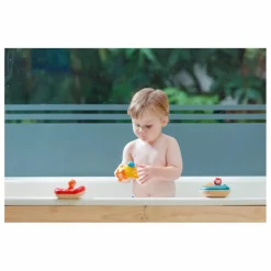 Online Bateau hors-bord flottant sur l'eau Figurines