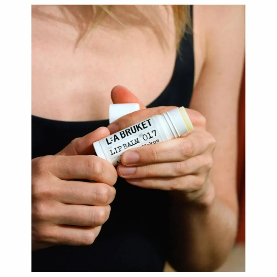 L:A BRUKET Baume à lèvres Amande Coco 017 Cosmos - 14 g|Homme/Femme Soins Du Visage|Taille Voyage