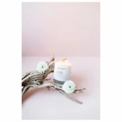 Discount Brooklyn Candle Studio Bougie Escapist Santorini - 370 g Blanc