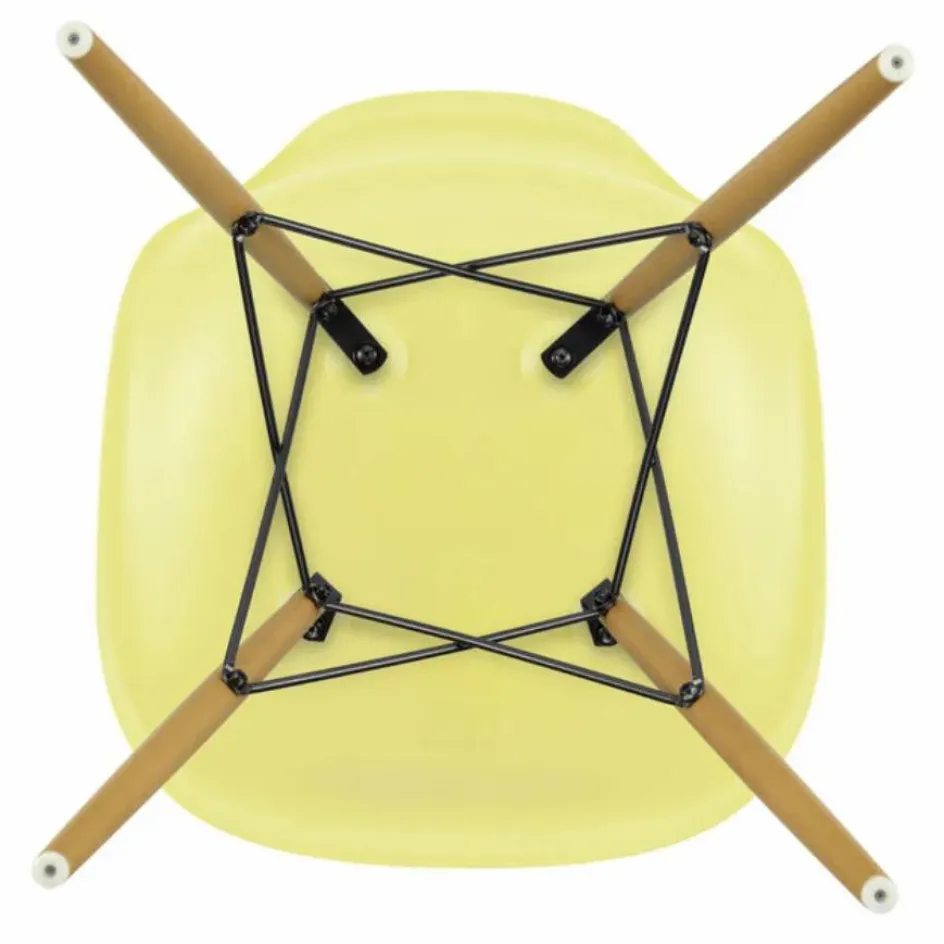 Chaise DSW plastic - piètement érable - Charles & Ray Eames | Chaises, Tabourets, Bancs