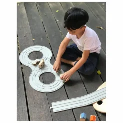 Plan Toys Garages, Circuits*Circuit en caoutchouc naturel et ses accessoires