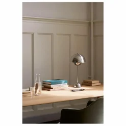 & Tradition Luminaires*Lampe à poser Flowerpot VP3, Verner Panton, 1969 |