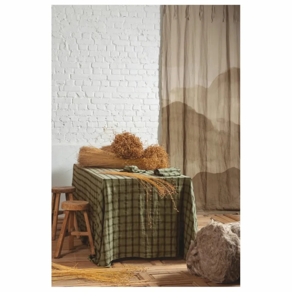 Le Monde Sauvage Nappe Highlands à carreaux en lin lavé | Vert kaki