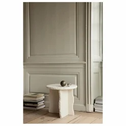 Ferm Living Table d'appoint Mineral en marbre de Bianco Curia || Tables, Bureaux|Lits, Tables De Chevet