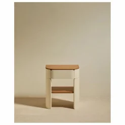 Hot Maison Sarah Lavoine Table de chevet laquée Equilibre | Ecru