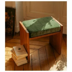 The Socialite Family Tabouret Chiesa velours côtelé brillant et frêne finition iroko || Poufs, Matelas De Sol